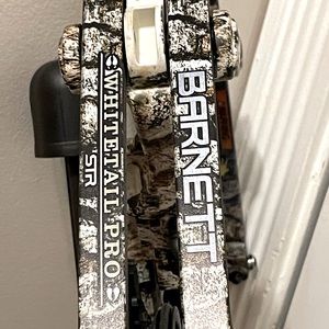 Good morning Poshmark family today I have a 2020 Barnett Whitetail Hunter STR Pk